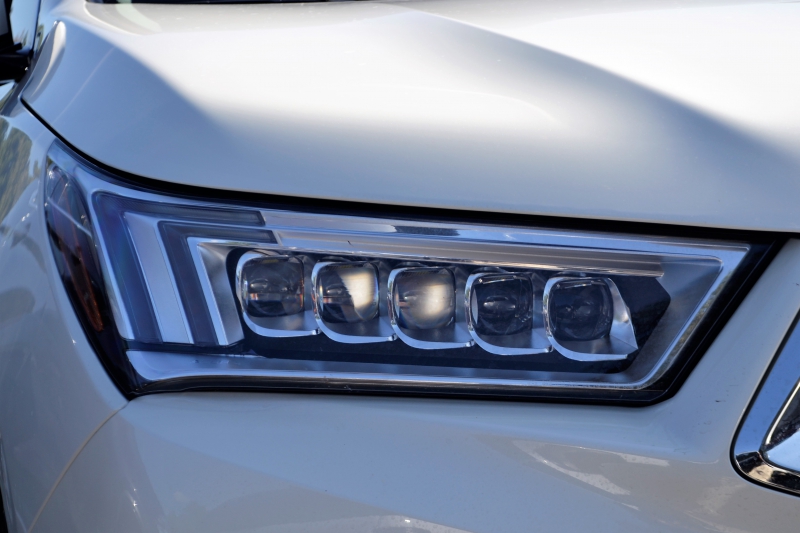 concession-auto-PIERREFEU-min_acura-headlamp-2834131